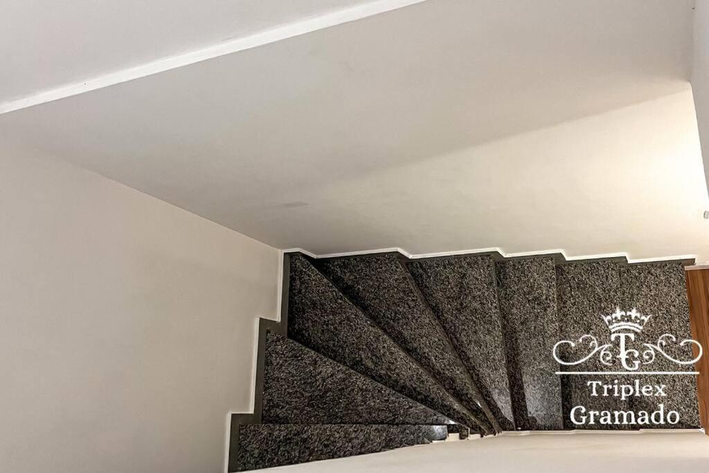 Casa Triplex Com 03 Suites, Cond No Centro *
